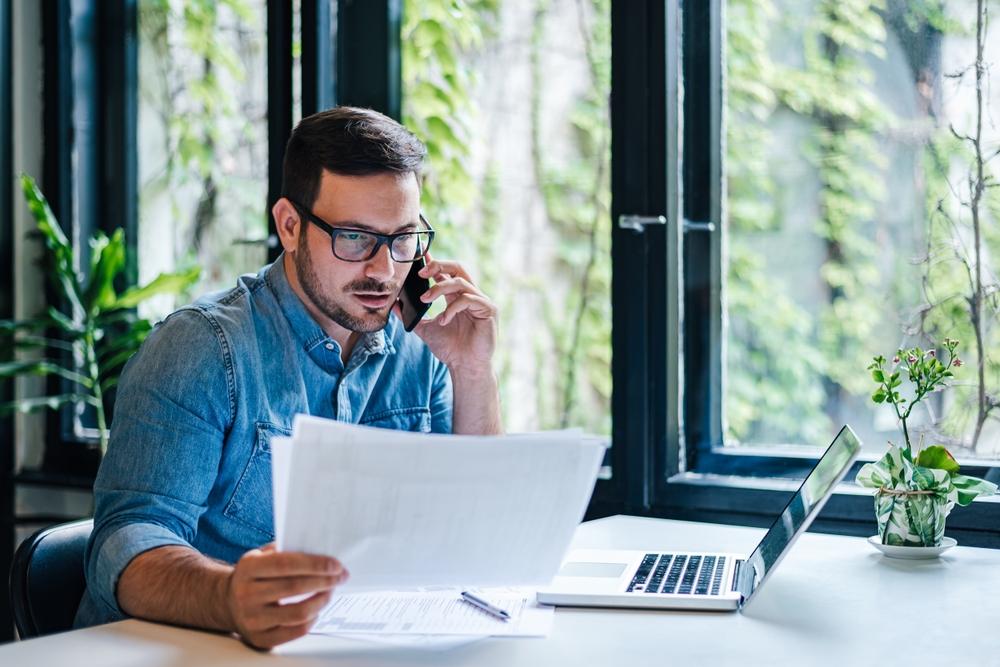 Business owner consulting with a financial advisor about accounts receivable management and cash flow improvement in Pakistan.
