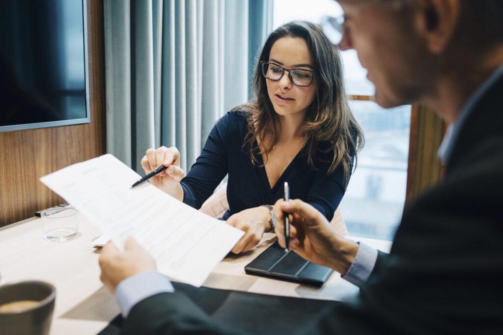 Business owner consulting an accounts receivable expert to improve payment recovery and business cash flow in Pakistan.